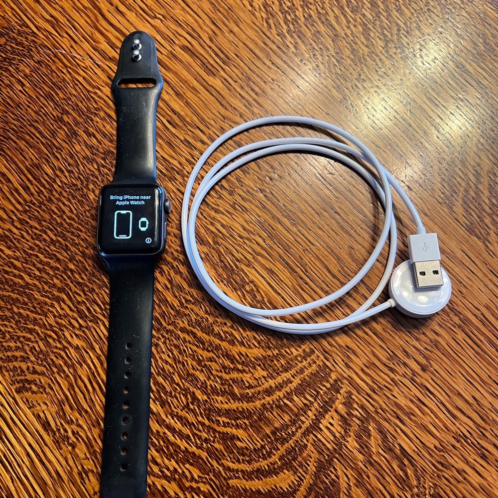 Apple Watch SE 2nd generation works great
